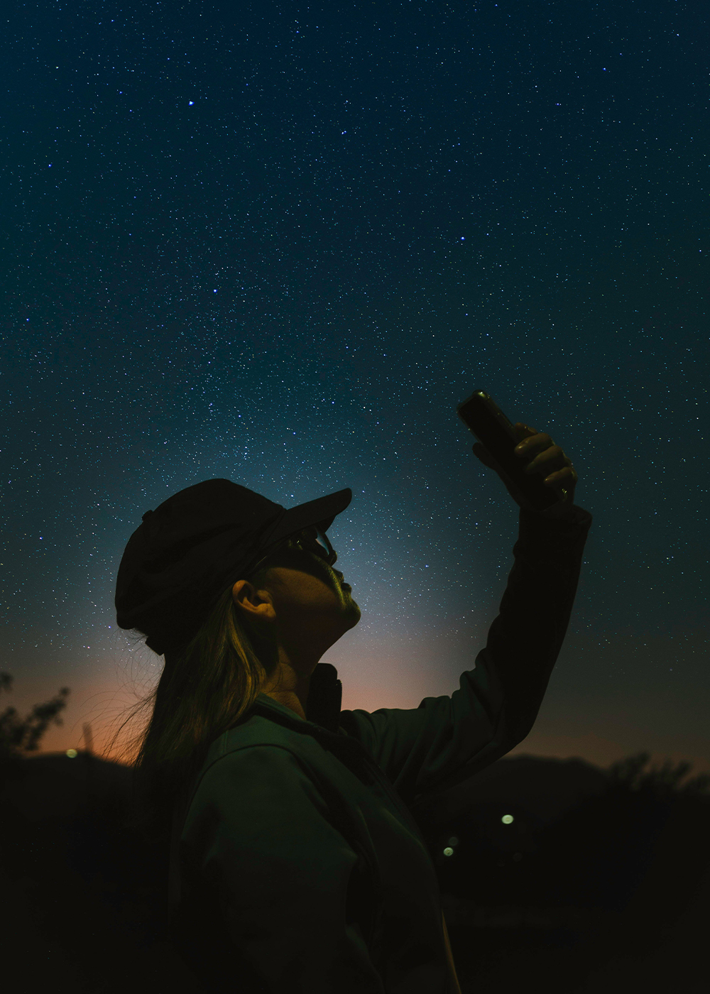woman looking at the stars in la paz baja california, stargazing ocean safari camp